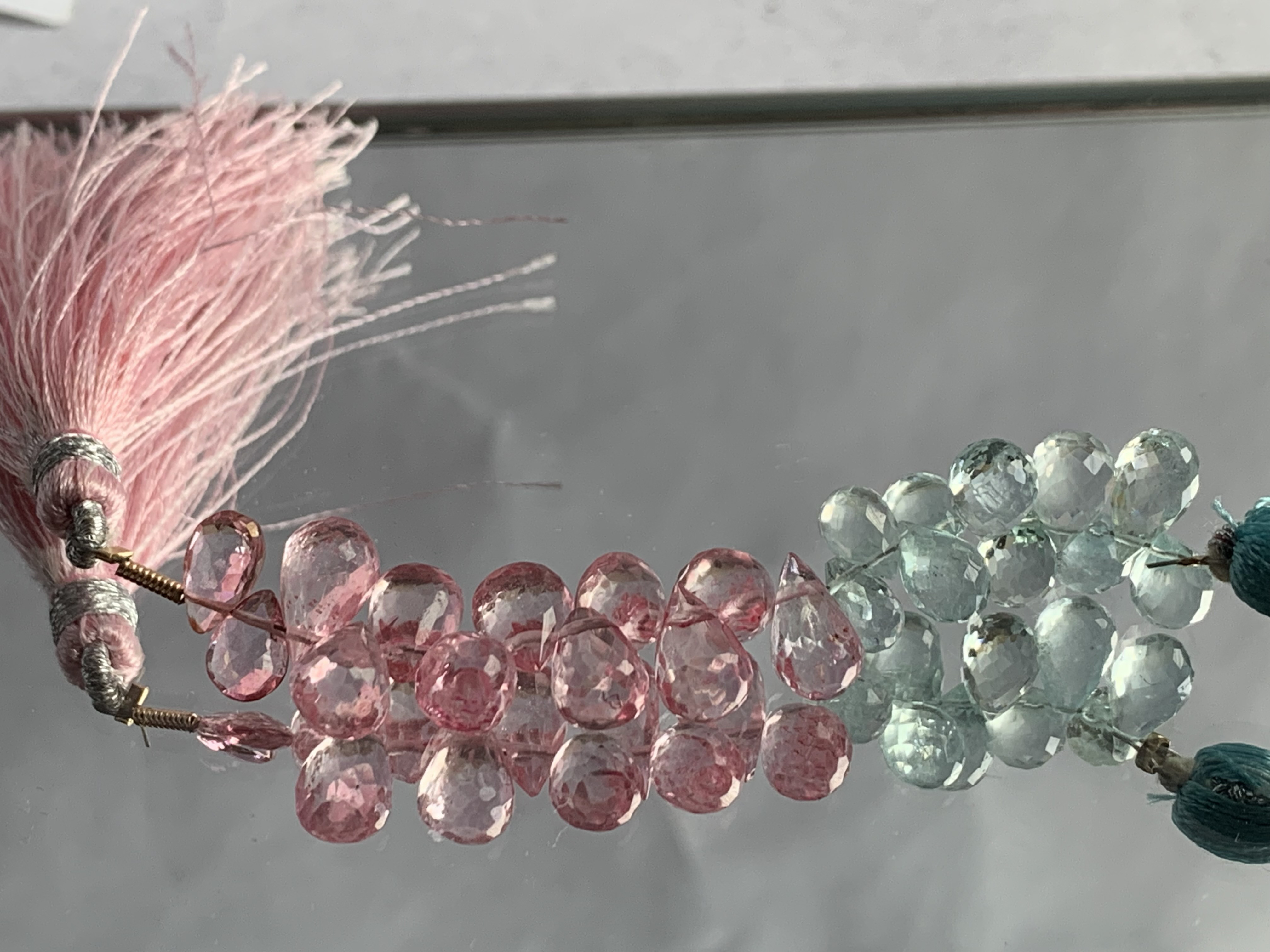 ピンクトパーズとアクアマリンのミックスビーズ