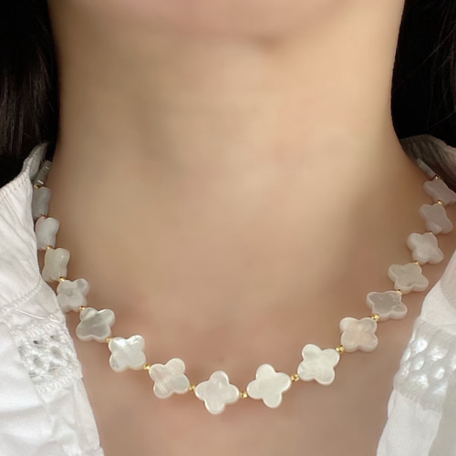 シェル(白蝶貝)のデザインネックレス◇クローバー ネックレス