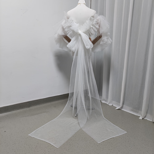 送料無料！フェミニンなフレームレースの袖トップス ウエディング  