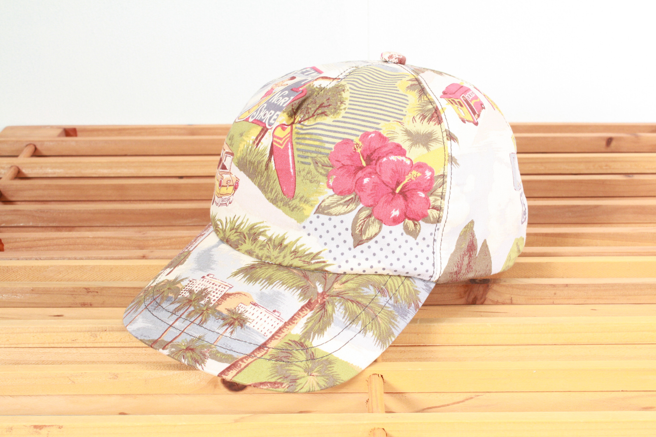 ビーチ柄がおしゃれなアロハ柄のキャップ　春夏　オールシーズン　帽子　紫外線対策　ファッション　旅行アイテム2024
