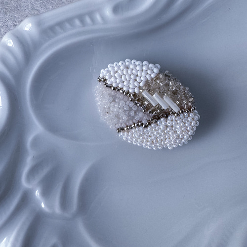 yone パールビーズフリンジブローチ フランスヴィンテージ ピン yone