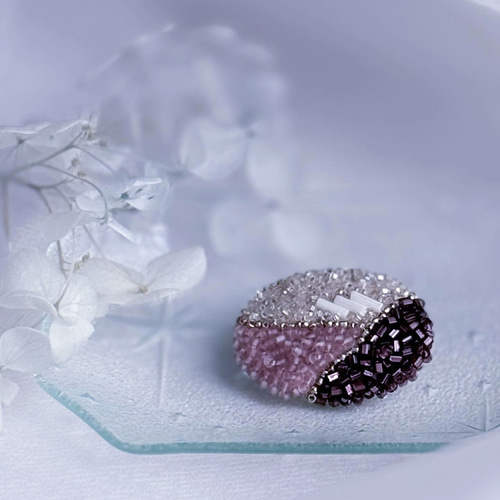 フランスヴィンテージビーズ刺繍のブローチ/purple ブローチ