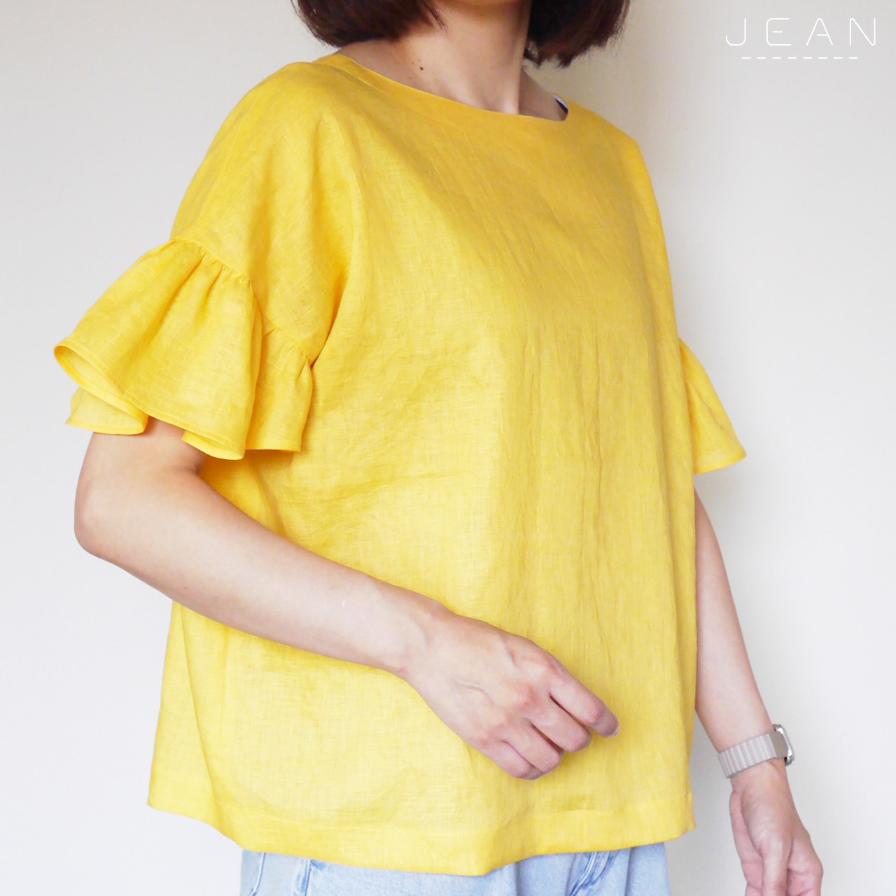 イエローのフリル袖リネンブラウス