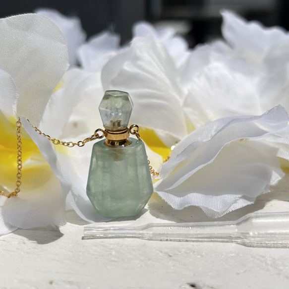 フローライトの香水瓶 ペンダントトップ