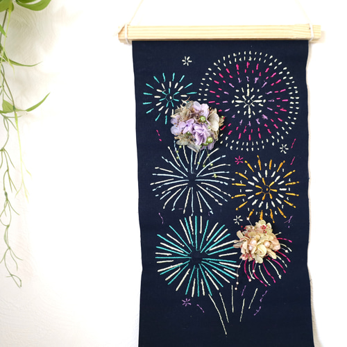 夏の夜空に咲くあじさいの花 フラワー＆花火タペストリーNo.100