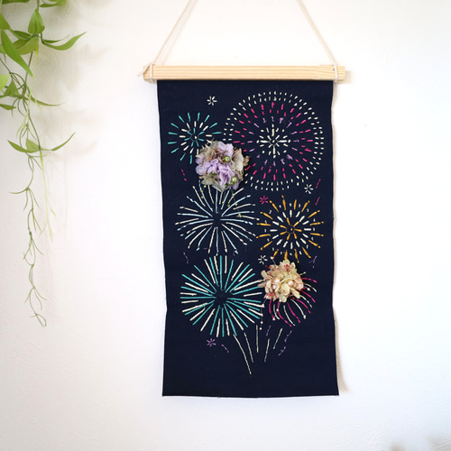 夏の夜空に咲くあじさいの花 フラワー＆花火タペストリーNo.100