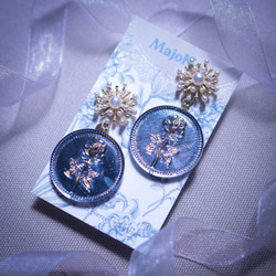 「 Amulet -  pearl -」イヤリング/ピアス *チェコガラスボタン・ 薔薇・バラ・パール・花・大ぶり* 5枚目の画像