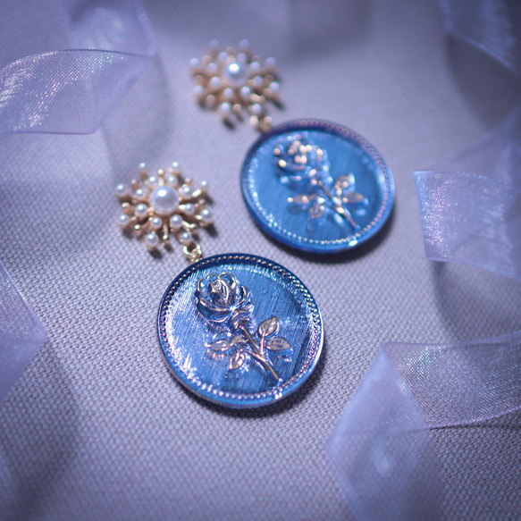 「 Amulet -  pearl -」イヤリング/ピアス *チェコガラスボタン・ 薔薇・バラ・パール・花・大ぶり* 1枚目の画像