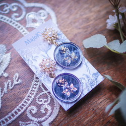 「 Amulet -  pearl -」イヤリング/ピアス *チェコガラスボタン・ 薔薇・バラ・パール・花・大ぶり* 3枚目の画像