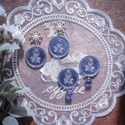 「 Amulet -  pearl -」イヤリング/ピアス *チェコガラスボタン・ 薔薇・バラ・パール・花・大ぶり* 4枚目の画像