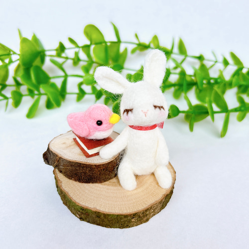 本好きうさぎのうとうと居眠り 小鳥と一緒♪ 羊毛フェルト置物 羊毛