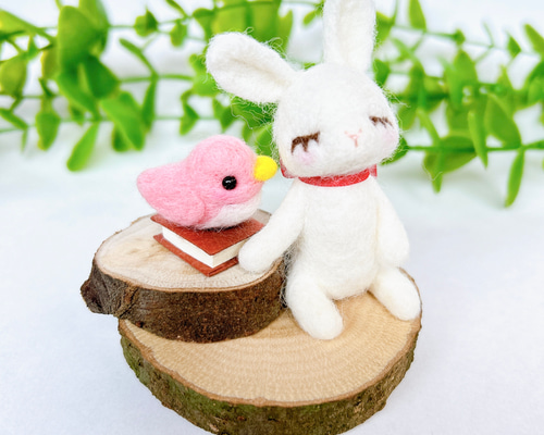 ♡ハンドメイドリース♡ リボン 羊毛フェルト もこもこ うさぎ