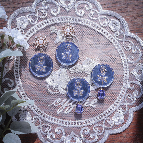「 Amulet - crystal - 」イヤリング/ピアス *チェコガラスボタン・ 薔薇・バラ・花・大ぶり* 3枚目の画像