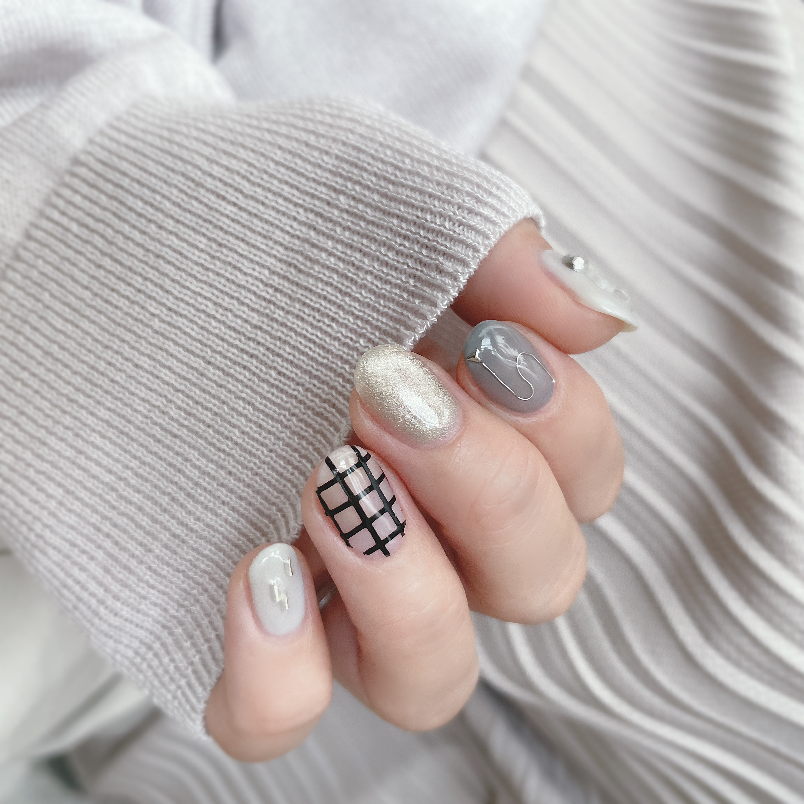 ライトグレーのネイル ネイルチップ（つけ爪） しろくまnail