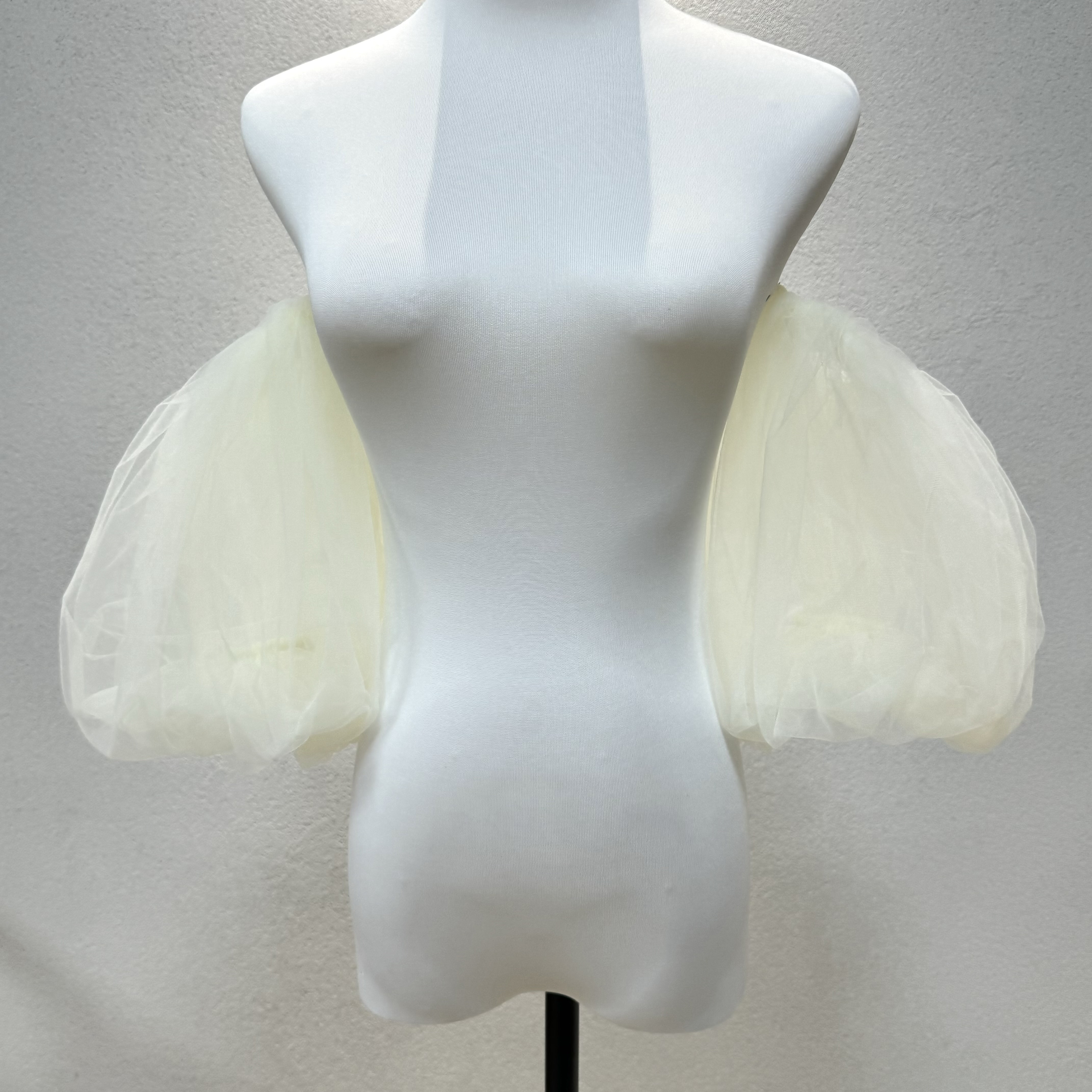 送料無料！多層チュール　取り外し可能　アイボリー　パフスリーブ　二の腕を隠せるお袖　カラー変更可能　オフショルダーの付