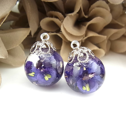 ハーバリウム　星の砂　夏　蝶　紫　カスミ草　イヤリング　ガラスドーム ハーバリウム星の砂夏蝶紫カスミ草イヤリングガラスドーム