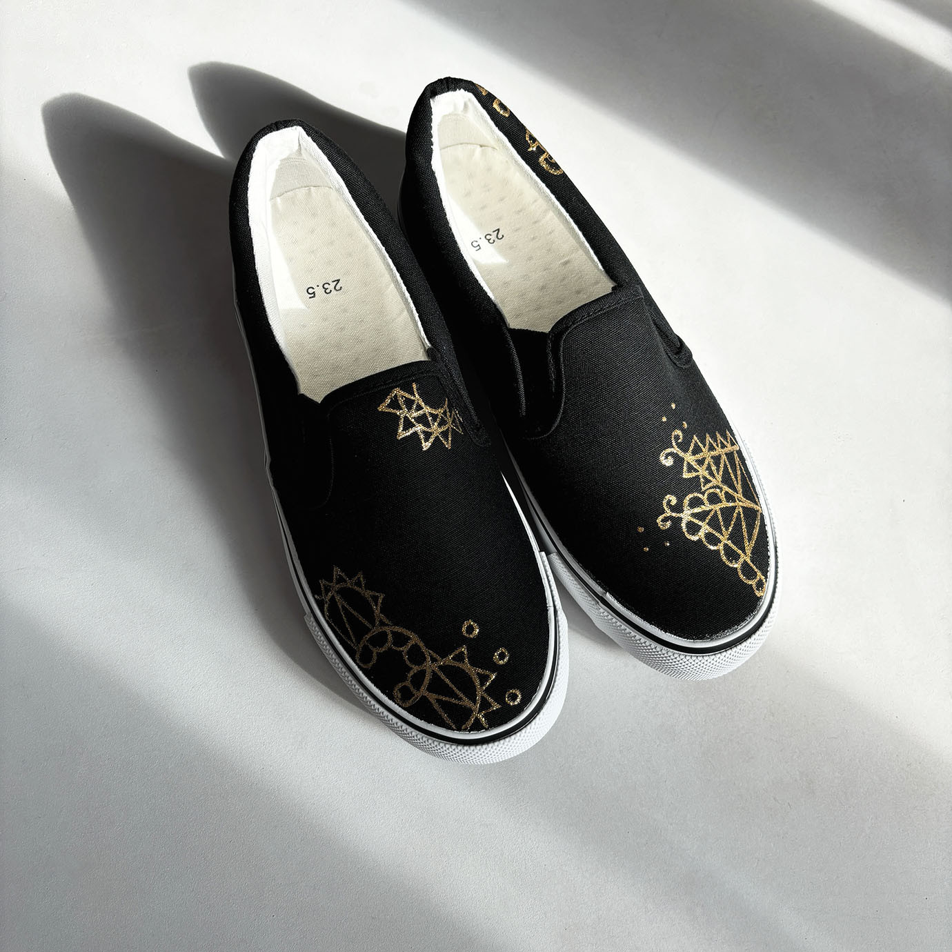 《送料無料》スニーカー「パティG」アシンメトリーのゴールドデザイン！レディース メンズ 2E【22〜28cm】受注制作