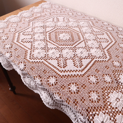 Vintage生成り 手編みレース繋ぎ 手刺繍入り テーブルクロス137×178