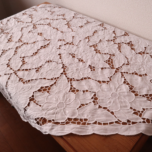 ドイツのヴィンテージ/素敵なカットワーク刺繍 テーブルクロス