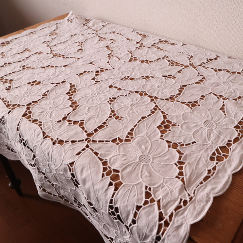 ドイツのヴィンテージ/素敵なカットワーク刺繍 テーブルクロス