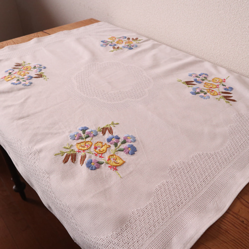 ドイツの手仕事/青い子花とひよこ達の手刺繍 テーブルクロス
