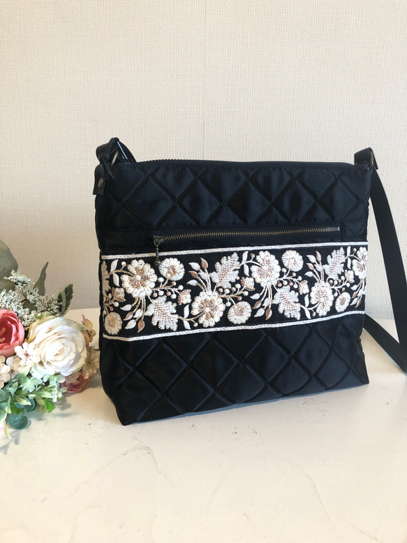 ラウンドバック 黒系 ウール あおりタイプ （パドマ PADMA リアル  