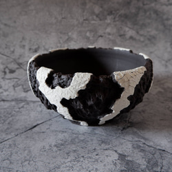 7号貫入白化粧黒平鉢374　塊根植物　多肉植物　盆栽　植木鉢　作家鉢　沖縄 1枚目の画像