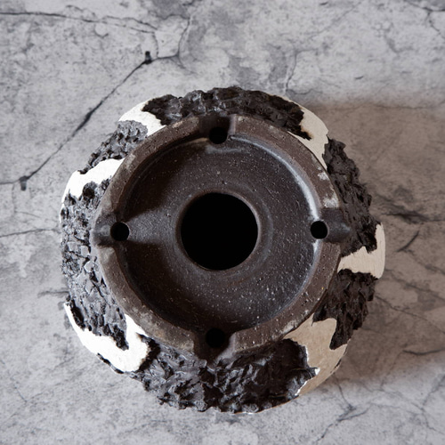 7号貫入白化粧黒平鉢374 塊根植物 多肉植物 盆栽 植木鉢 作家鉢 沖縄