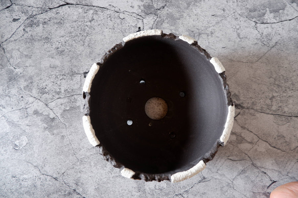 7号貫入白化粧黒平鉢374　塊根植物　多肉植物　盆栽　植木鉢　作家鉢　沖縄 5枚目の画像