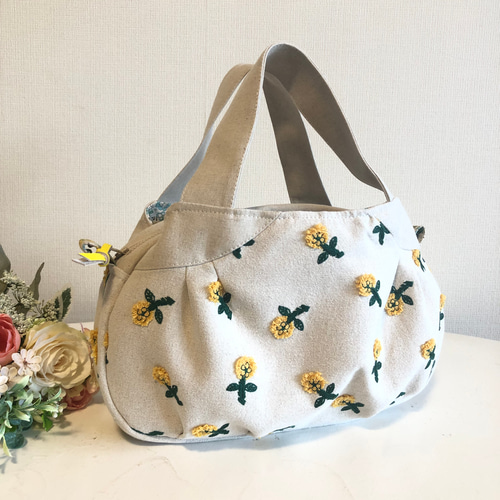 ラウンドバック 小花刺繍 あおりタイプ トートバッグ tumugi 通販  