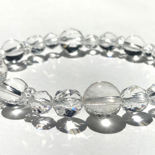 氷から削り出したような水晶ブレスレット】心地よさ 清らか ヒマラヤ