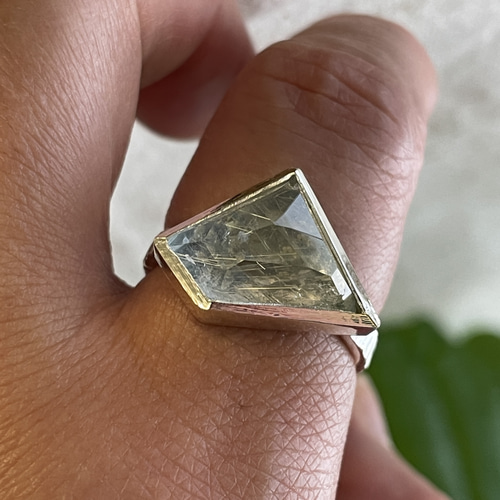 カイヤナイト × ルチルクォーツ ひんやり かっこいい 鋭角立体カット