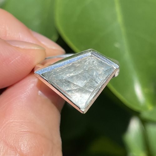 カイヤナイト × ルチルクォーツ ひんやり かっこいい 鋭角立体カット