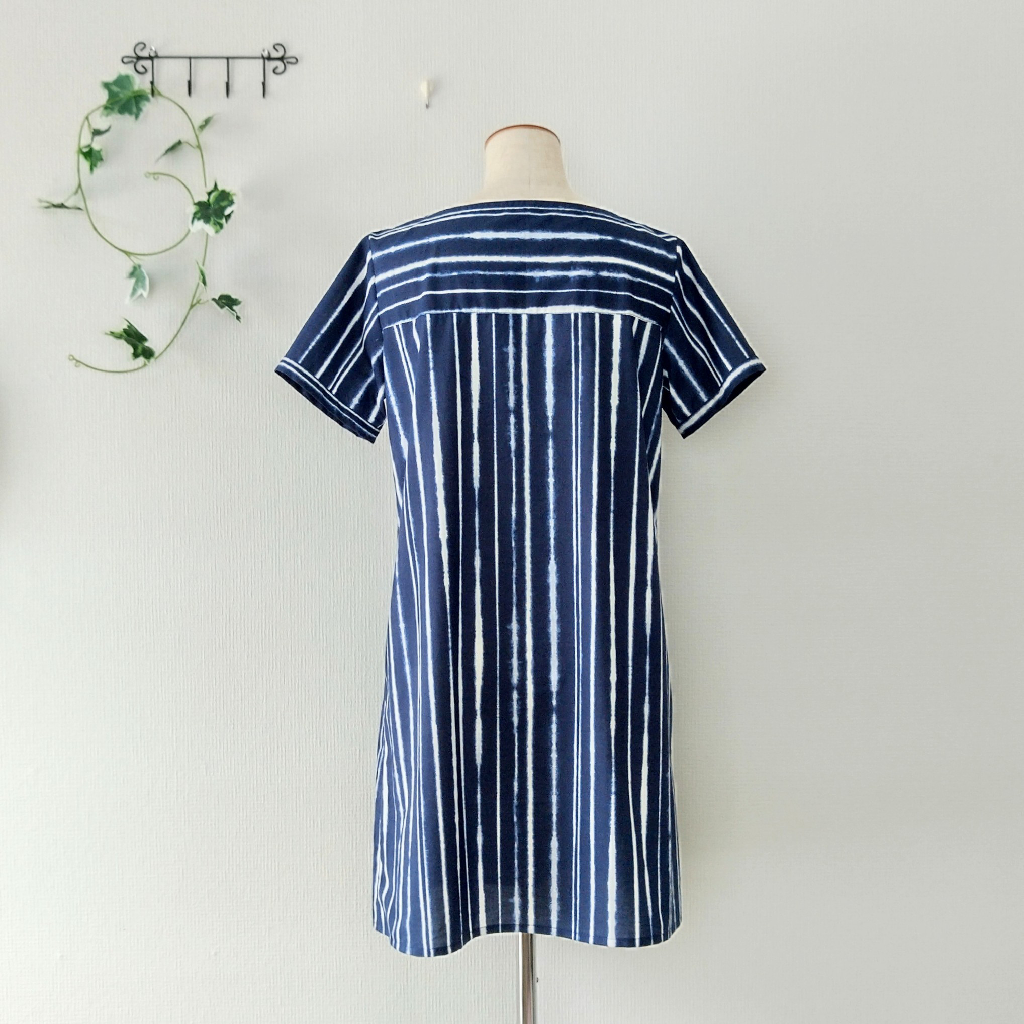 【送料無料】手描き風ストライプ柄のヨーク切り替えチュニックワンピ