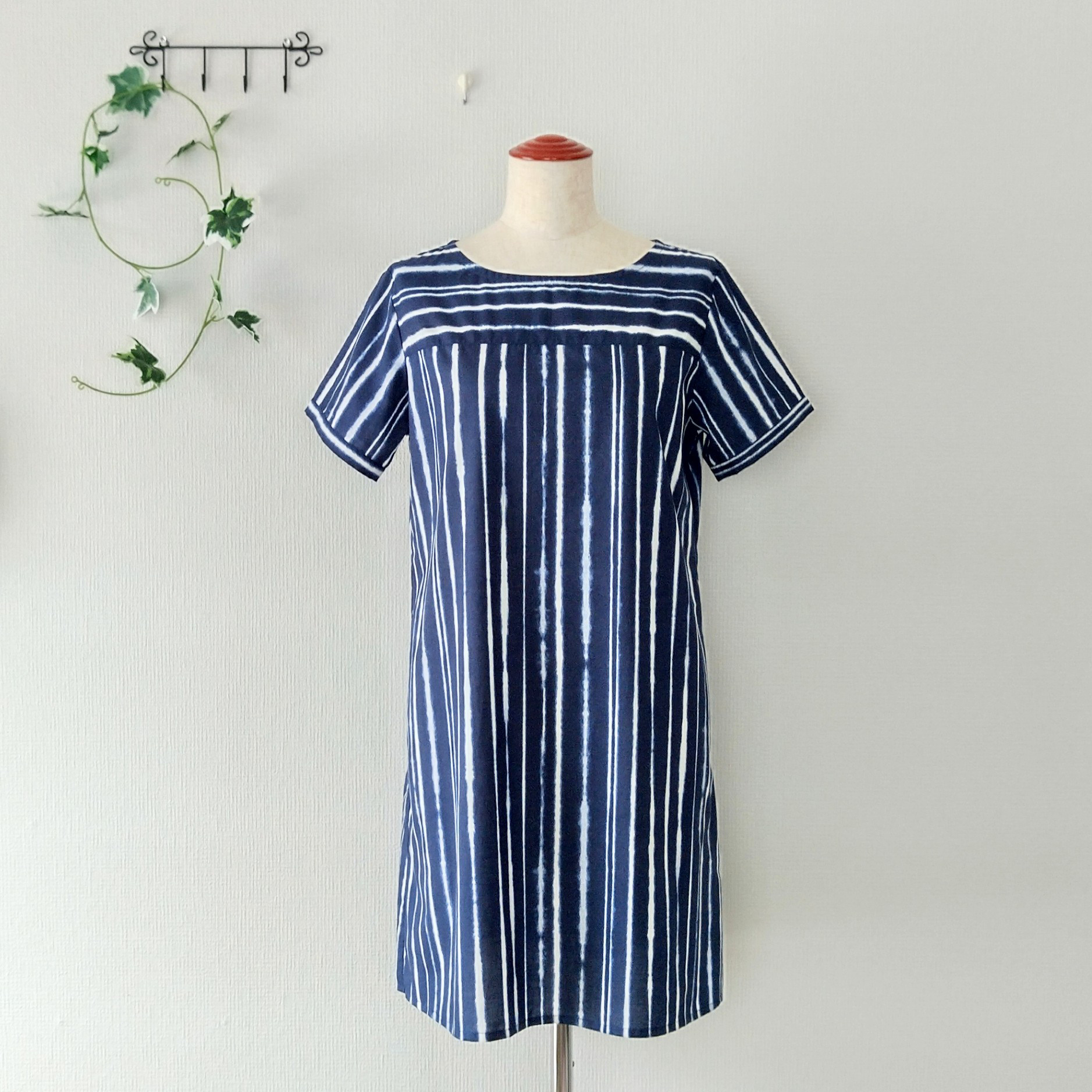 【送料無料】手描き風ストライプ柄のヨーク切り替えチュニックワンピ