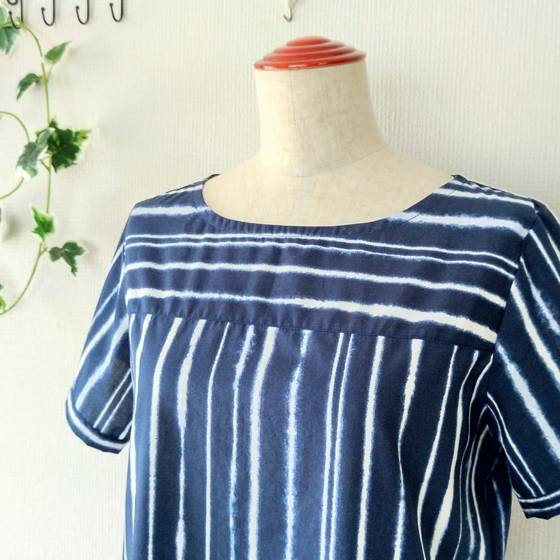 【送料無料】手描き風ストライプ柄のヨーク切り替えチュニックワンピ