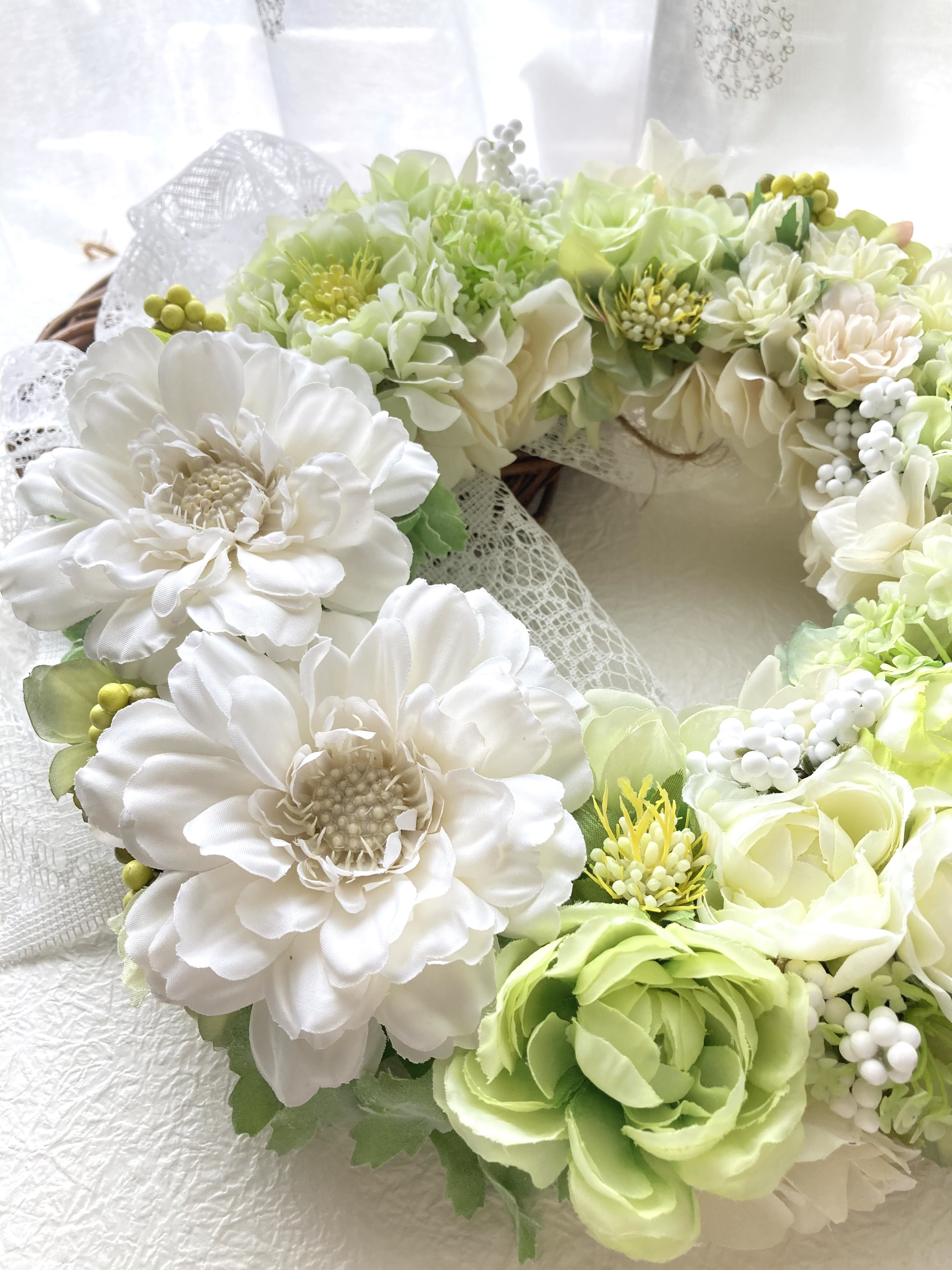 ホワイトグリーンの爽やかアジサイリース アーティフィシャルフラワー 玄関ドアリース 紫陽花 結婚新築開店祝 母の日ギフト