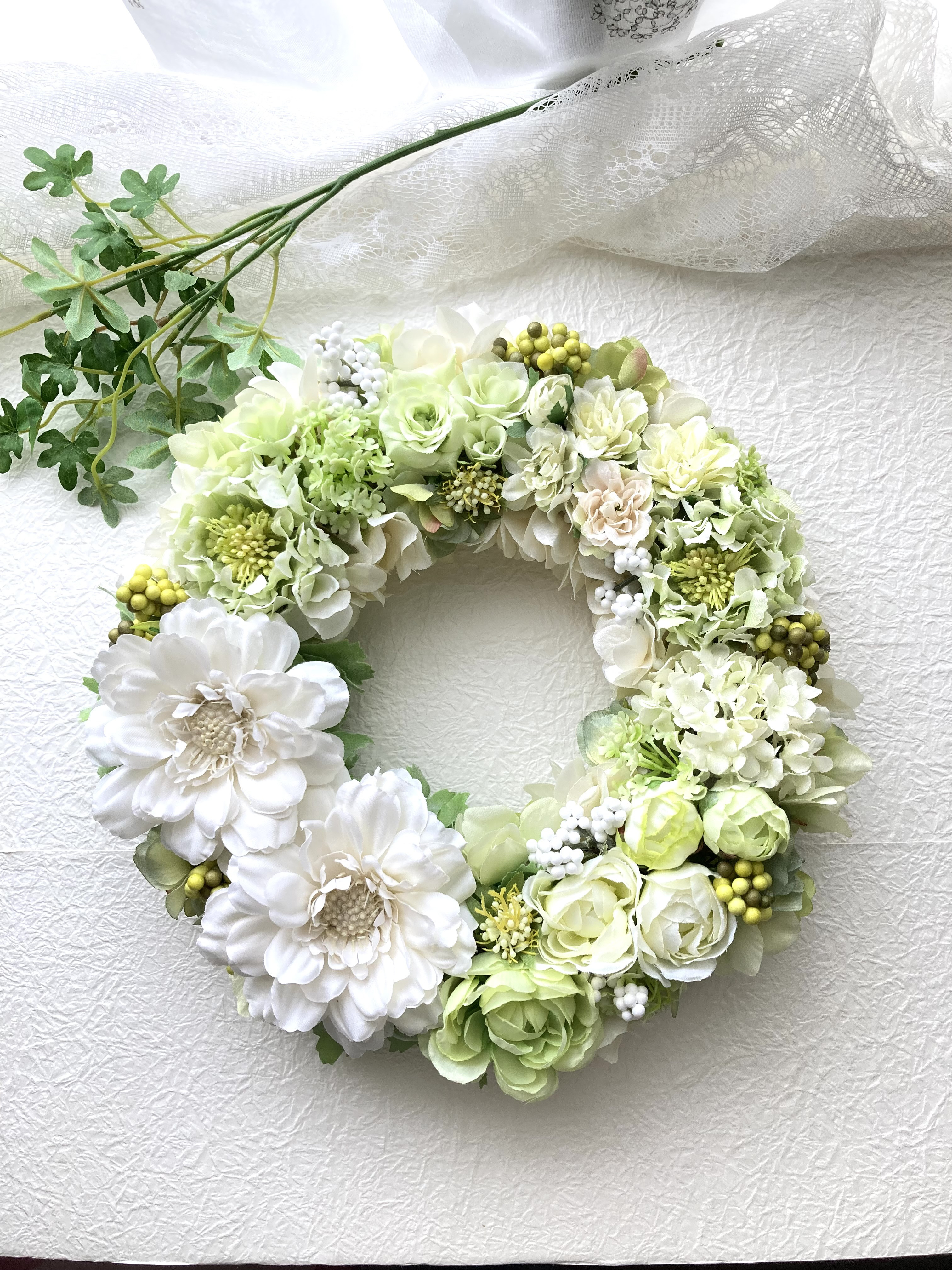 ホワイトグリーンの爽やかアジサイリース アーティフィシャルフラワー 玄関ドアリース 紫陽花 結婚新築開店祝 母の日ギフト