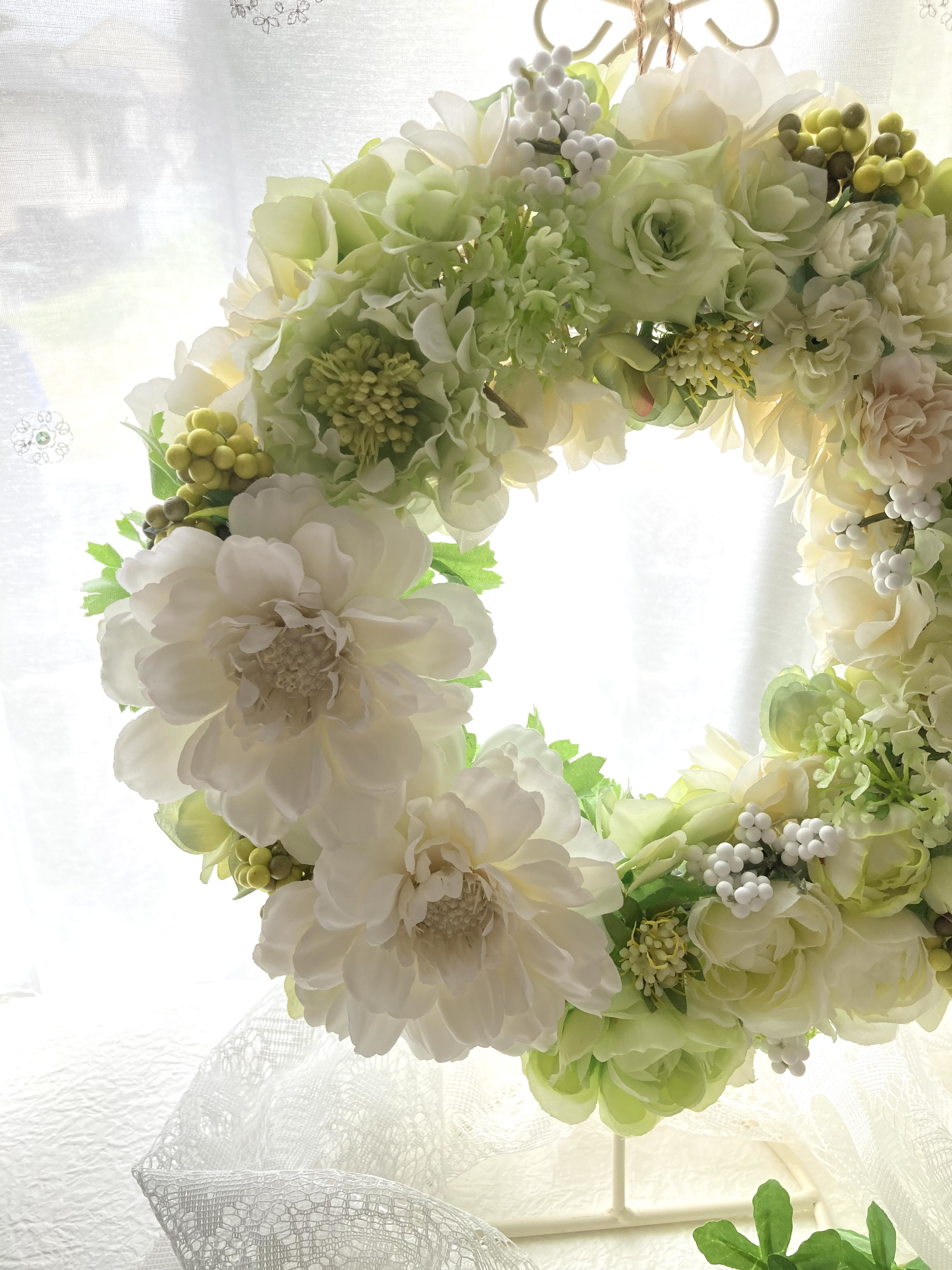 ホワイトグリーンの爽やかアジサイリース アーティフィシャルフラワー 玄関ドアリース 紫陽花 結婚新築開店祝 母の日ギフト