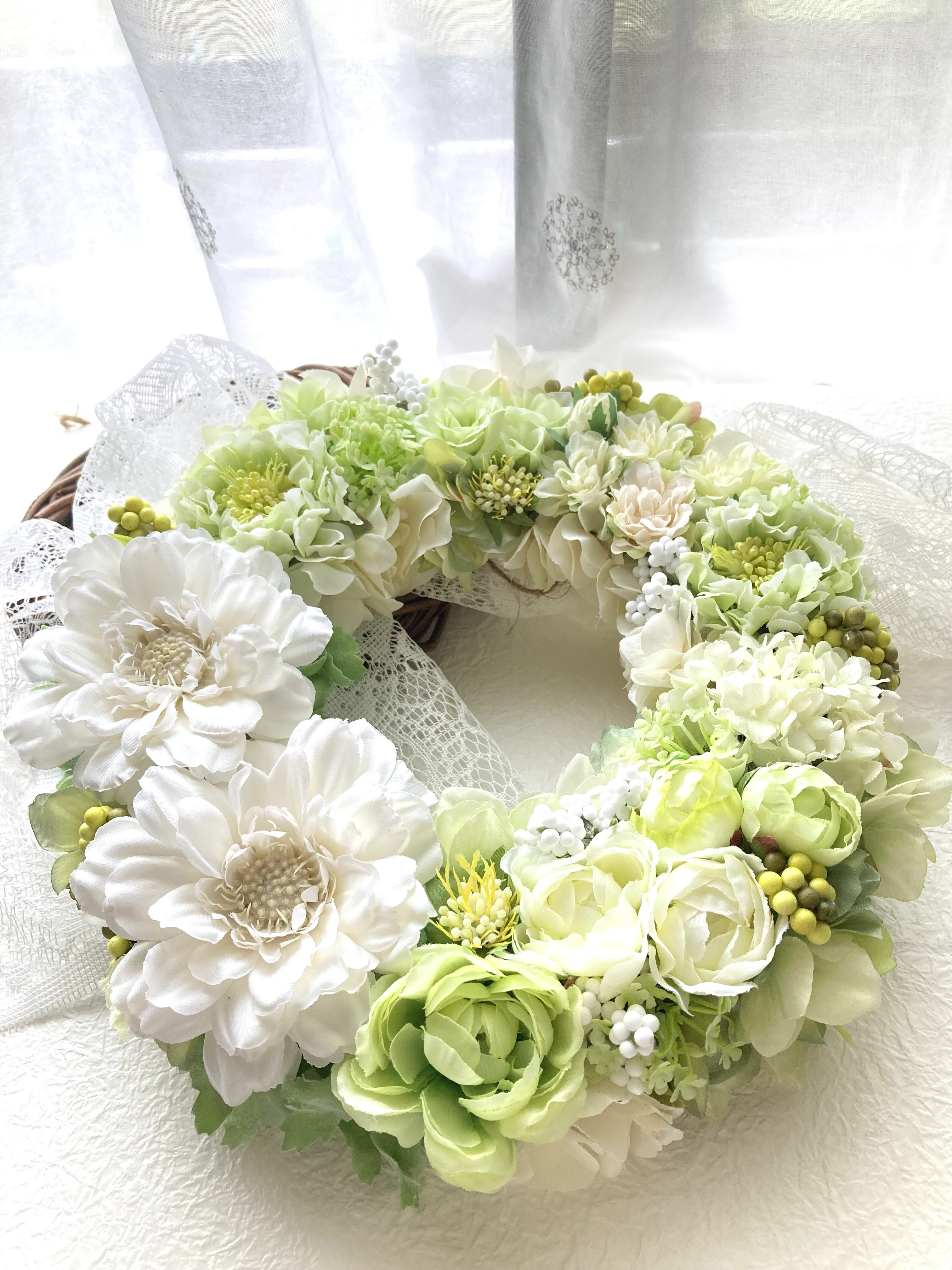 ホワイトグリーンの爽やかアジサイリース アーティフィシャルフラワー 玄関ドアリース 紫陽花 結婚新築開店祝 母の日ギフト