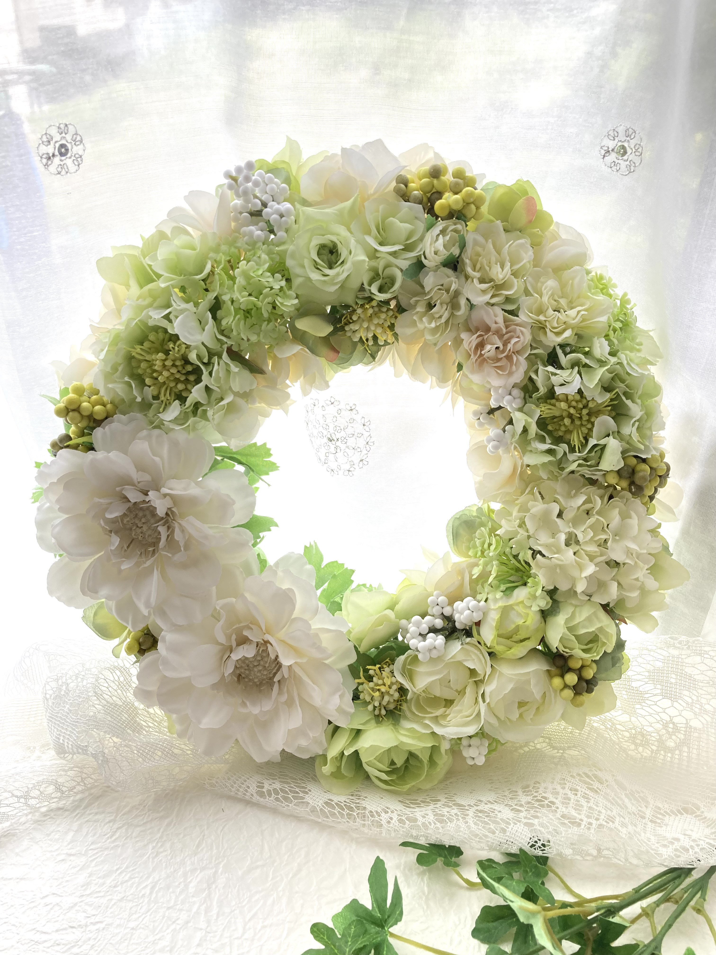 ホワイトグリーンの爽やかアジサイリース アーティフィシャルフラワー 玄関ドアリース 紫陽花 結婚新築開店祝 母の日ギフト