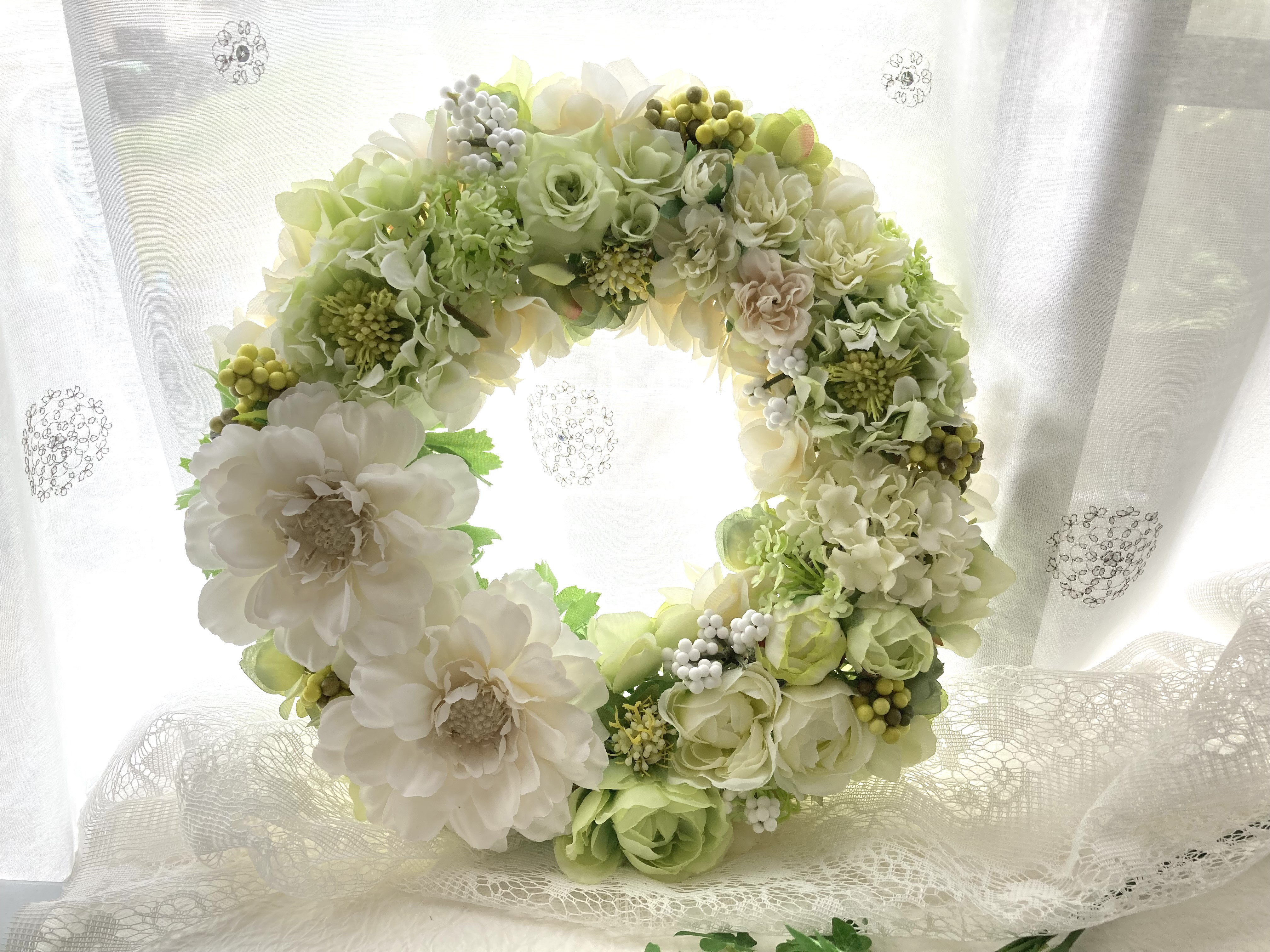 ホワイトグリーンの爽やかアジサイリース アーティフィシャルフラワー 玄関ドアリース 紫陽花 結婚新築開店祝 母の日ギフト