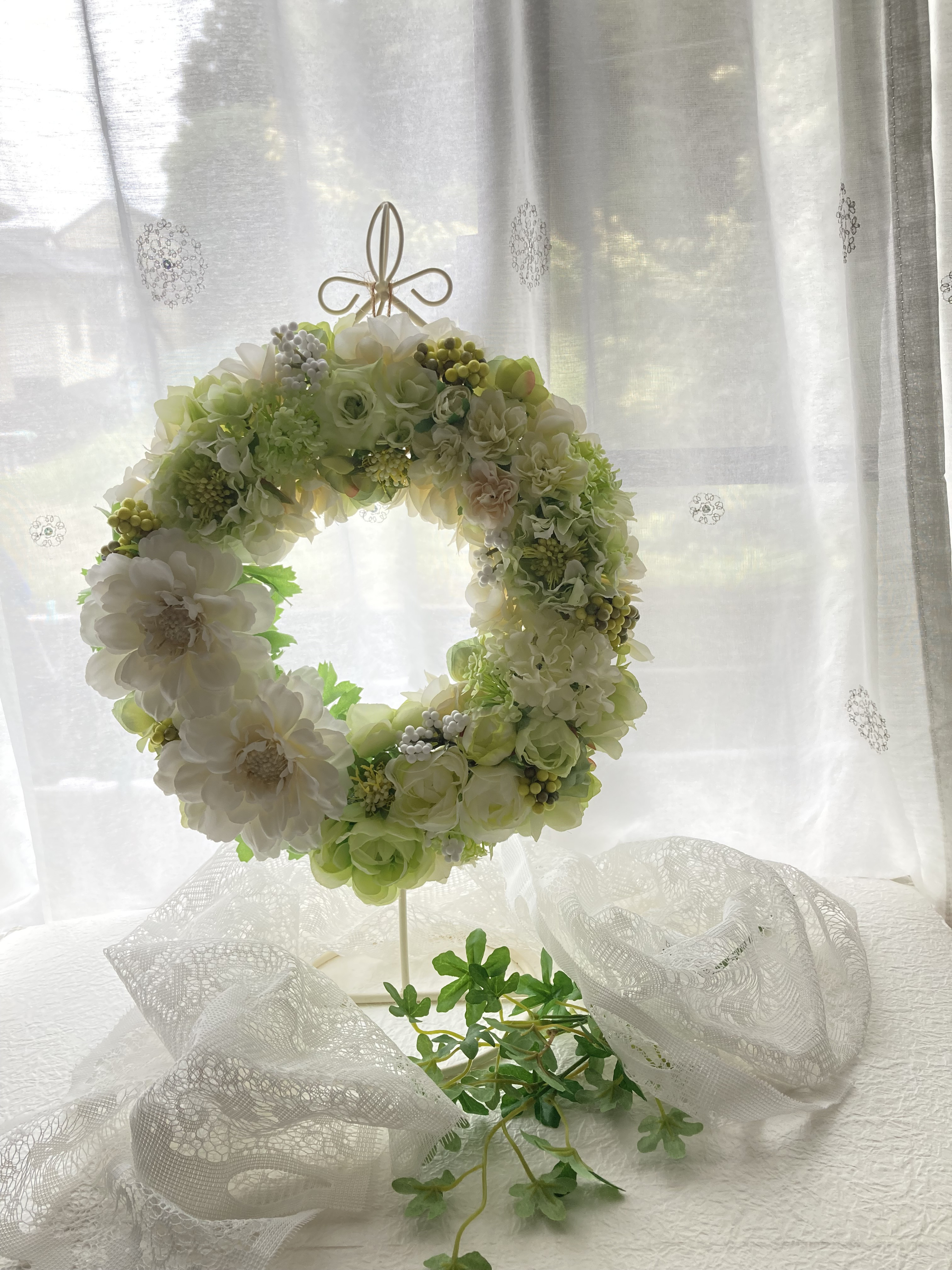 ホワイトグリーンの爽やかアジサイリース アーティフィシャルフラワー 玄関ドアリース 紫陽花 結婚新築開店祝 母の日ギフト