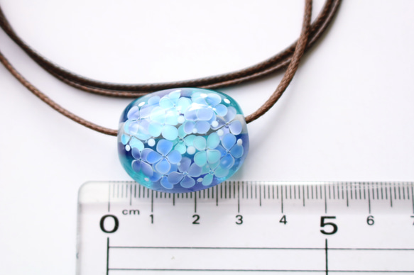 紫陽花ガラスペンダント／とんぼ玉／銀箔 5枚目の画像