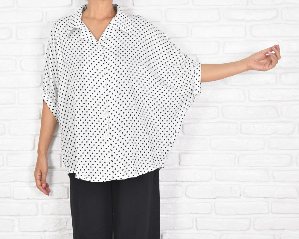 再販　ドット柄ビッグシルエットのドルマンシャツ　水玉　白　ホワイト