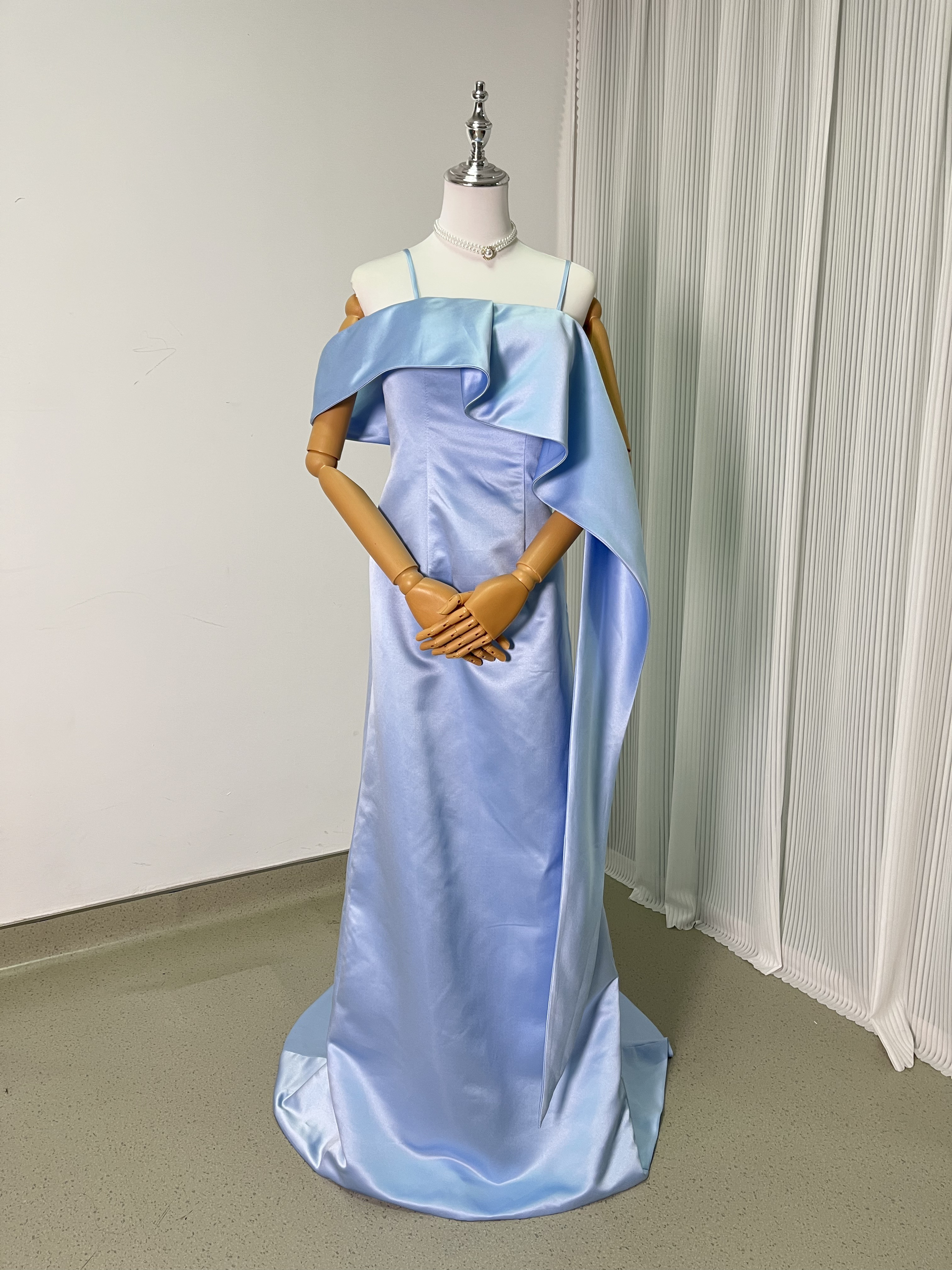 新作》ゴールドの水玉模様ふんわりチュールワンピースドレス 美味かっ 