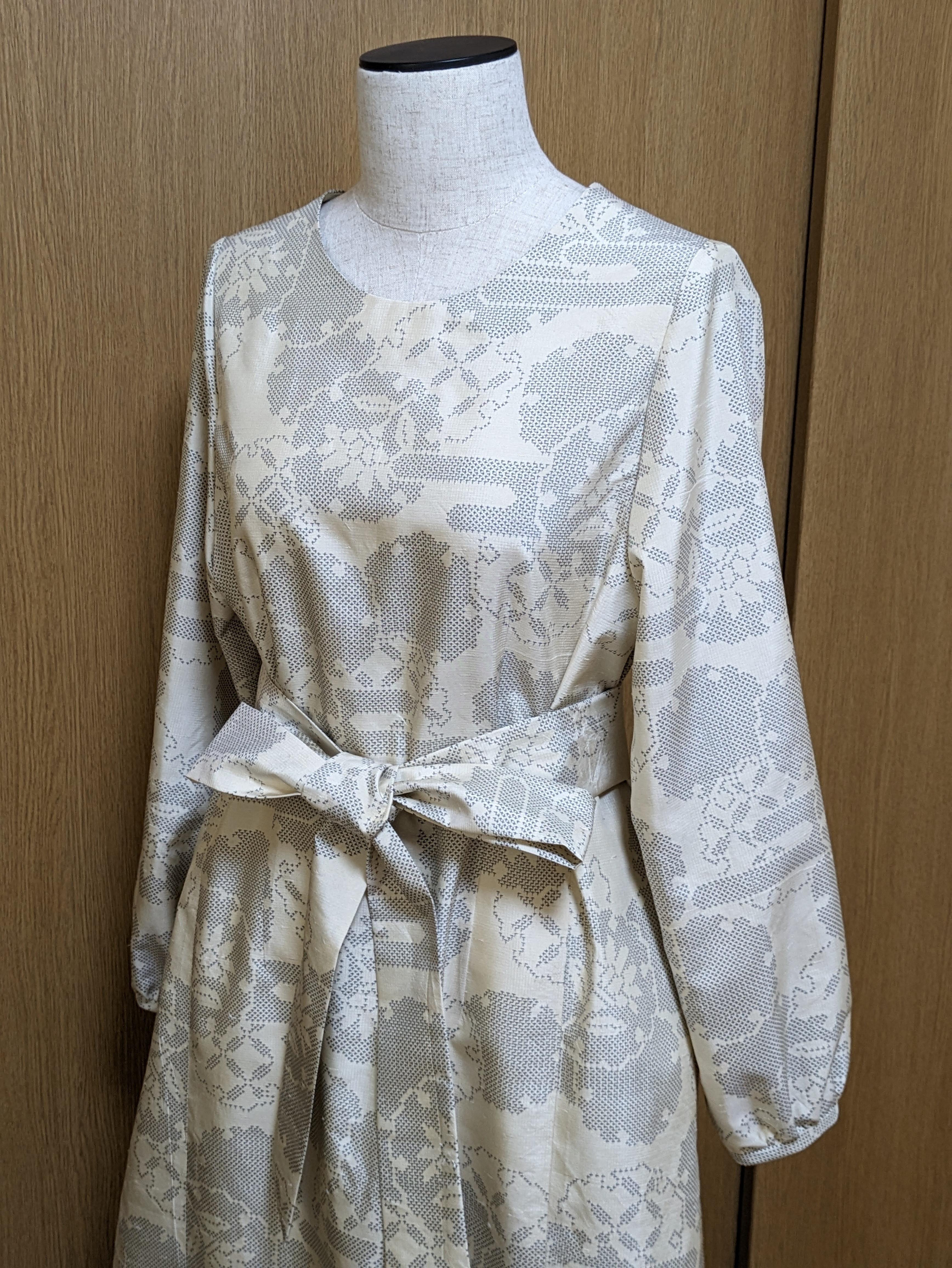 SOLD　着物リメイク　ワンピース　白大島　M〜L