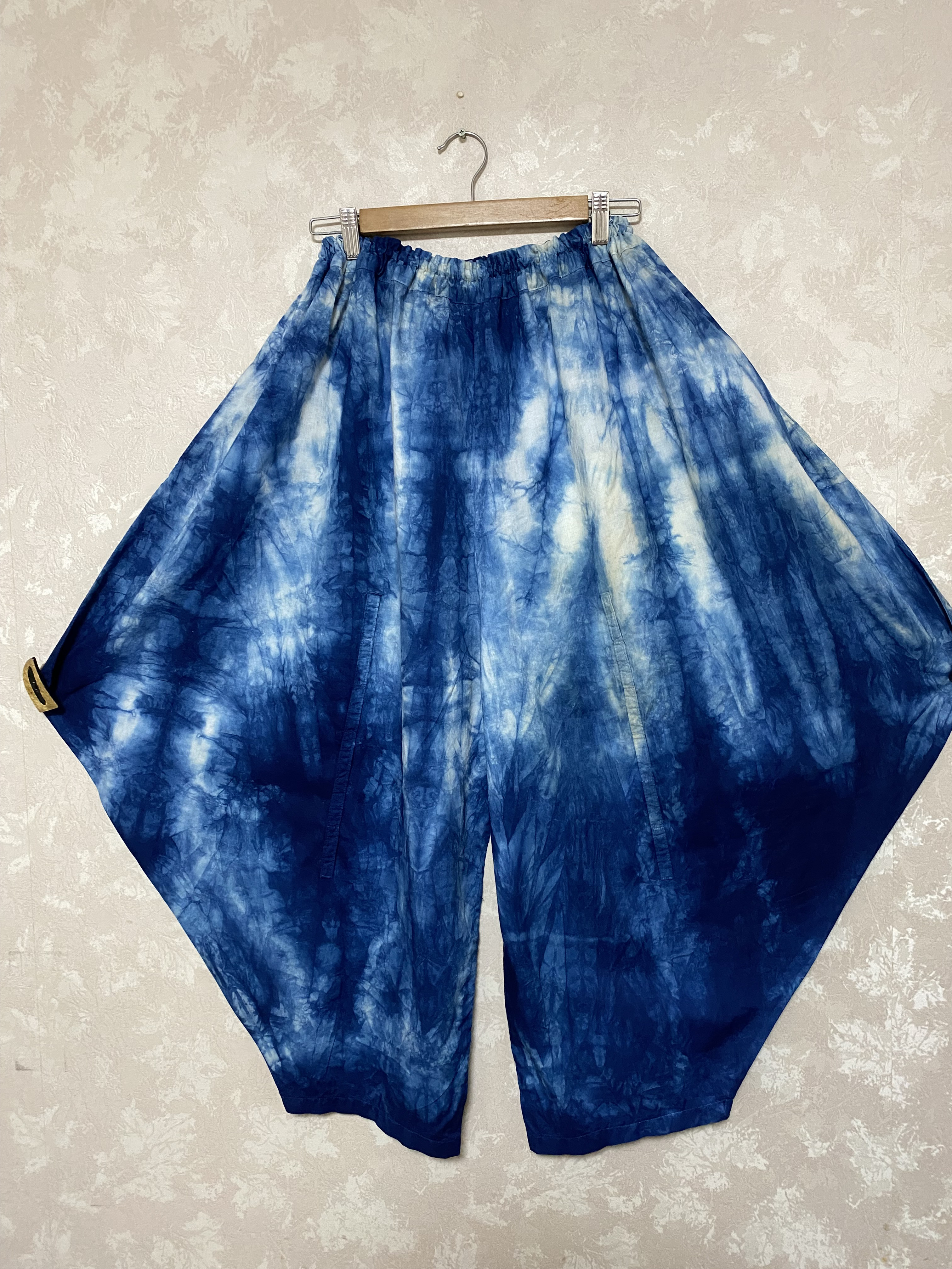 82藍染めパンツ(絞り染め、三角)