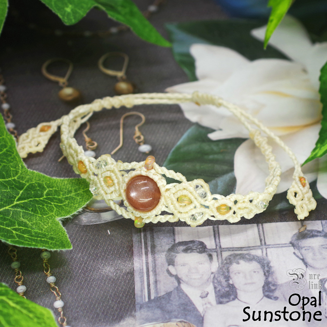 煌めく太陽の魔石『サンストーン』虹色に煌めく『オパール』マクラメ編ブレスレット