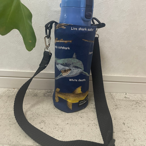 水筒カバー　サメとお魚柄 絶海シャーク 濃青＊鮫サメ海＊水筒カバー保冷ペットボトル